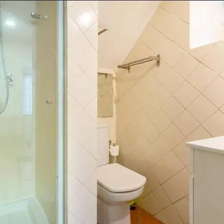 Super Cozy In Historical Alfama Apartment